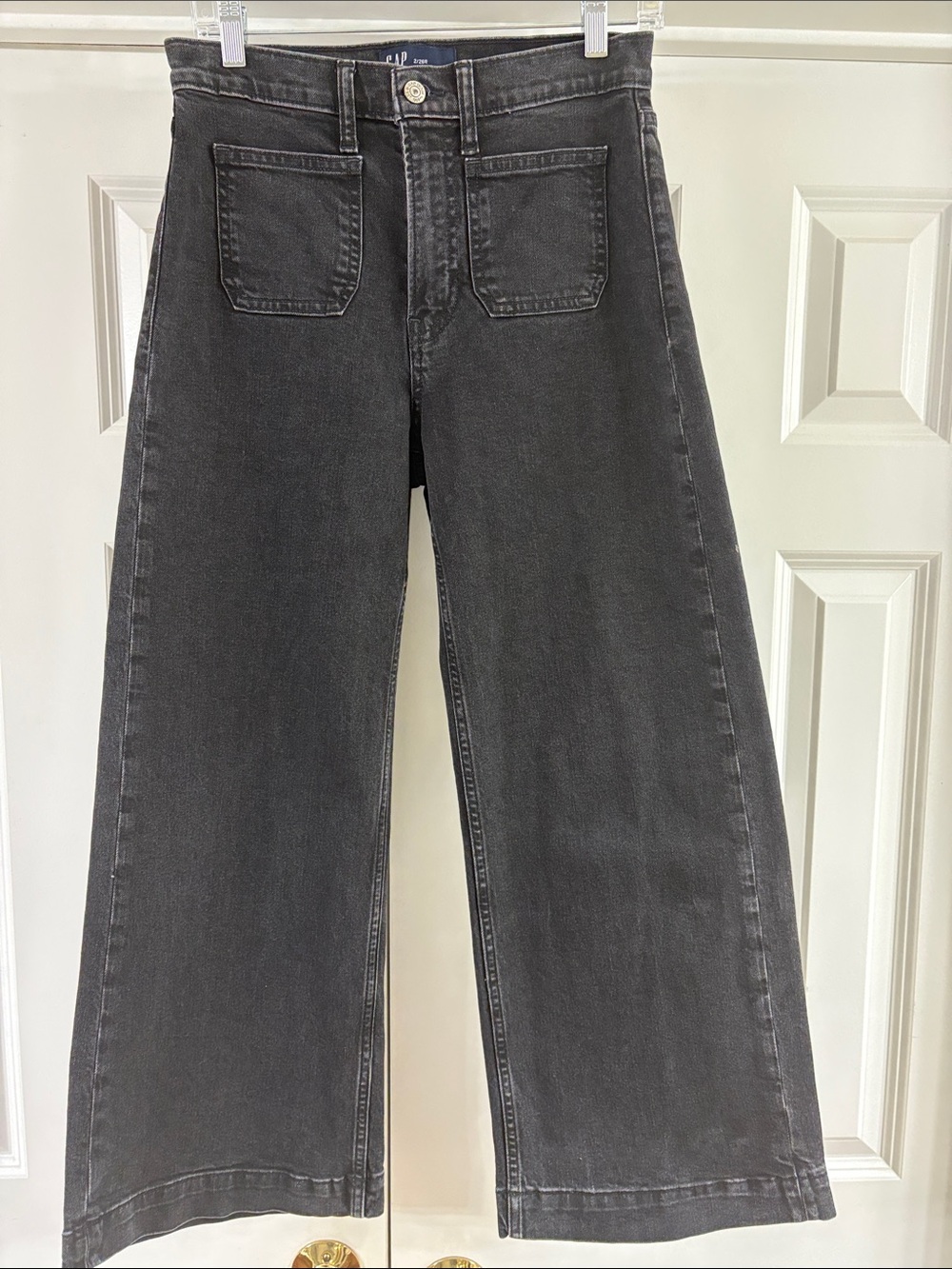GAP High Rise Wide Leg Crop. “Black Wash” Color. Sz 2/26R. Great condition!